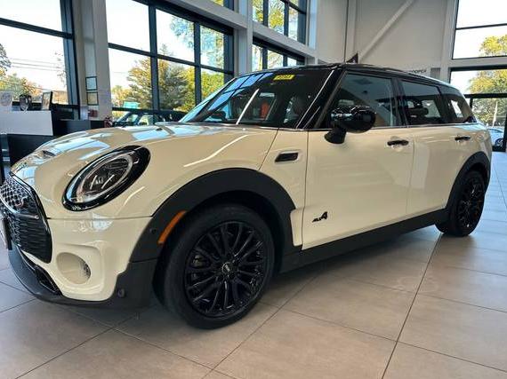 MINI CLUBMAN 2023 WMWXJ1C01P2T51184 image