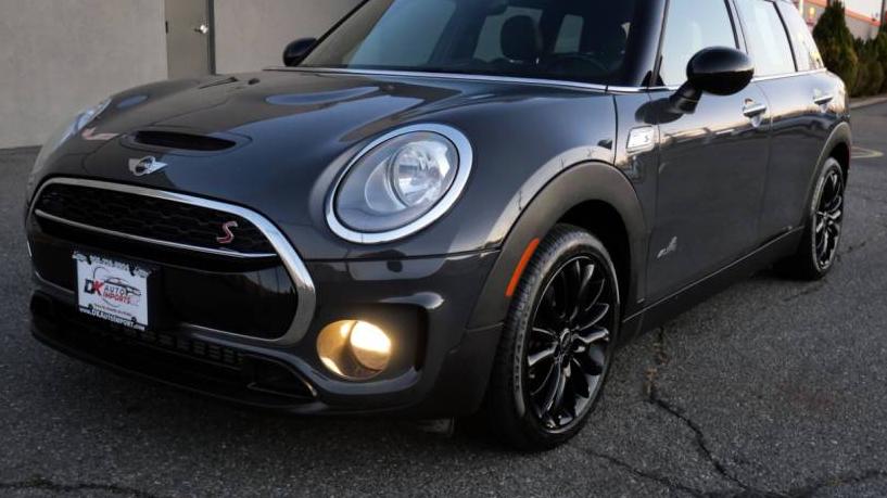 MINI CLUBMAN 2018 WMWLU5C57J2G03135 image