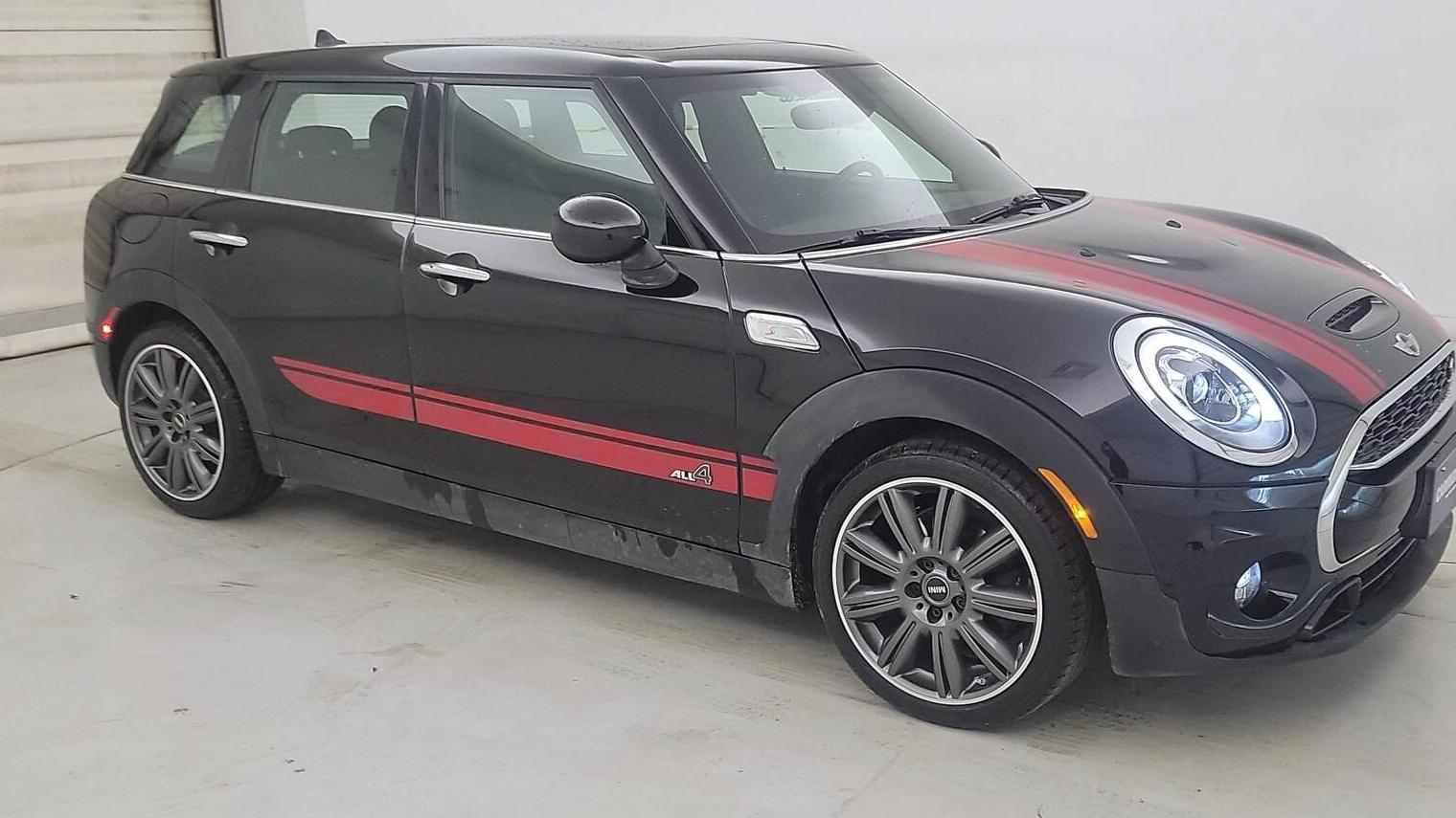 MINI CLUBMAN 2017 WMWLU5C37H2G02365 image