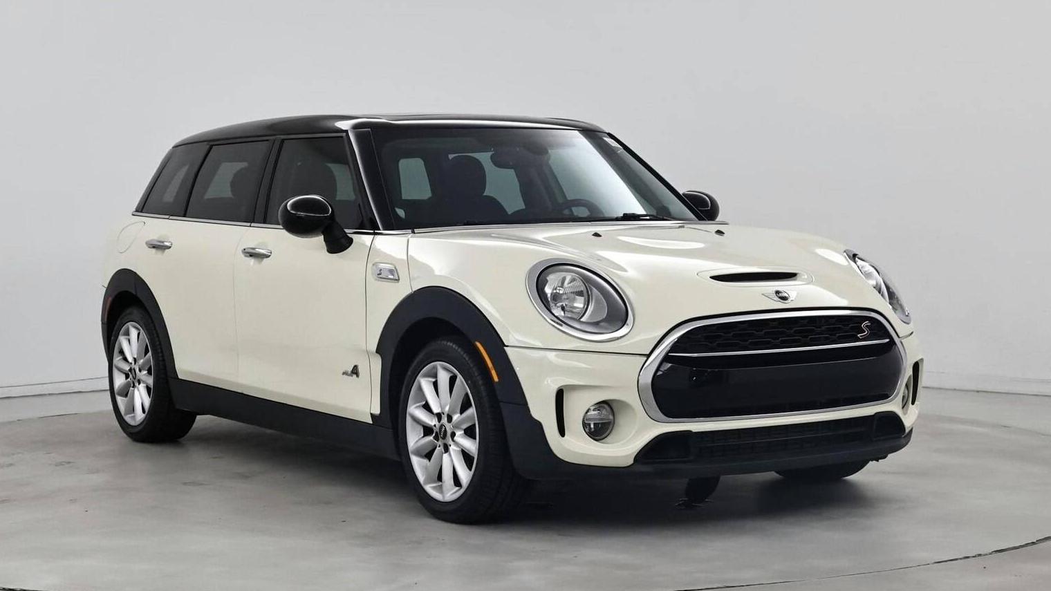 MINI CLUBMAN 2017 WMWLU5C54H2E83725 image