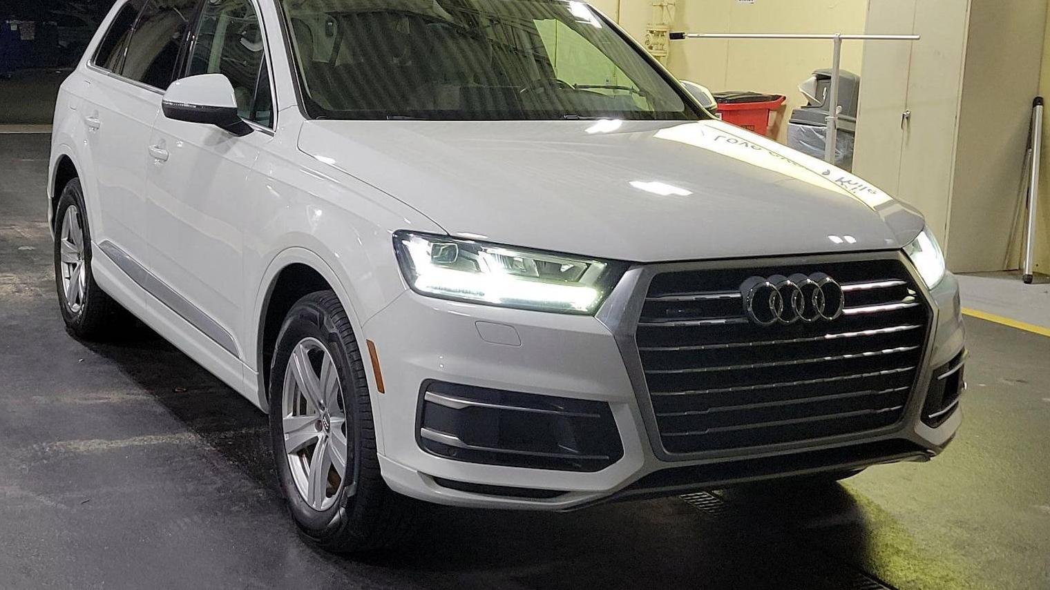 AUDI Q7 2019 WA1LHAF7XKD026322 image