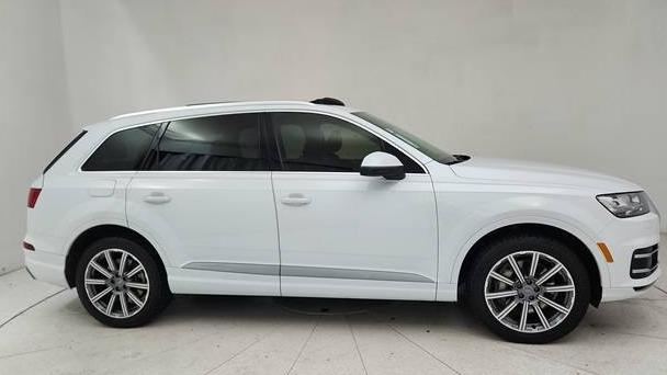 AUDI Q7 2019 WA1LHAF70KD031450 image