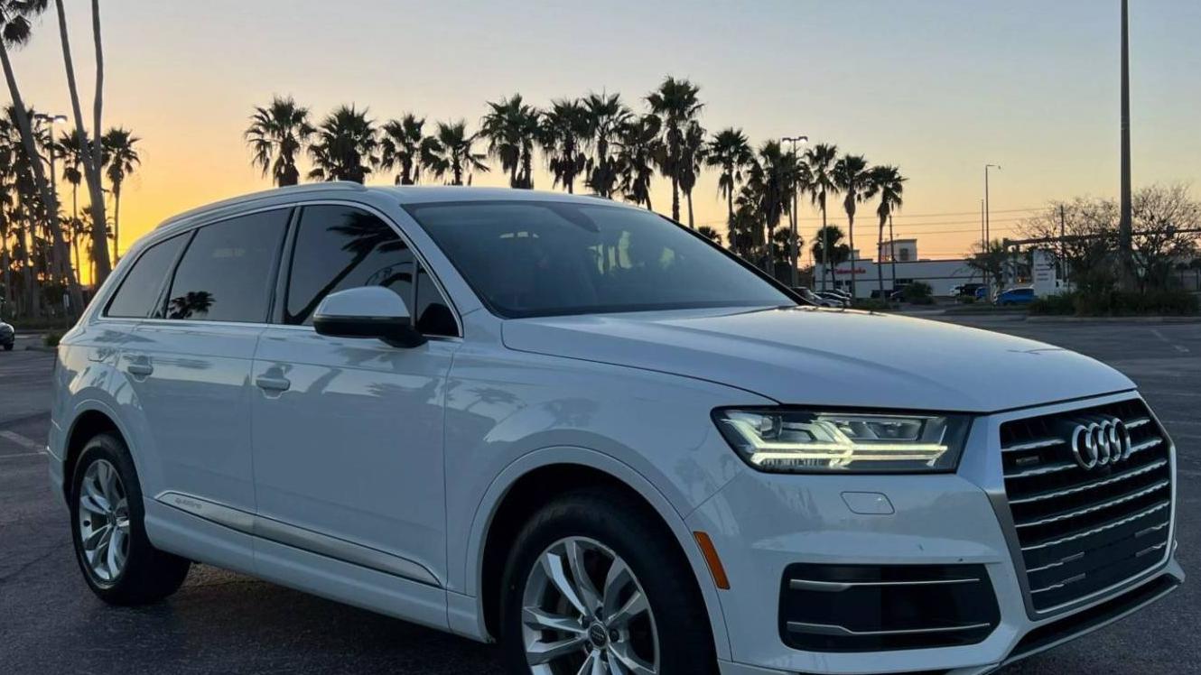 AUDI Q7 2019 WA1LAAF76KD043073 image