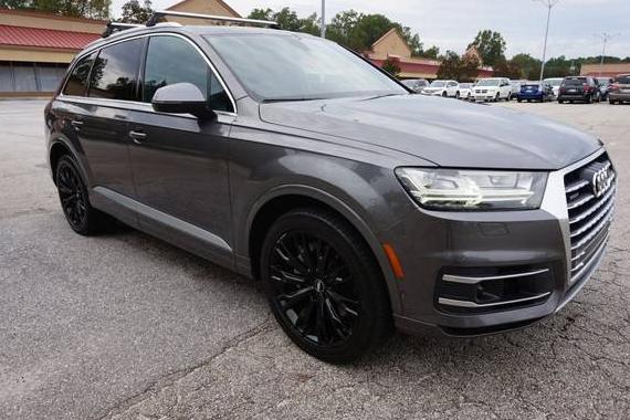 AUDI Q7 2019 WA1VAAF72KD012542 image