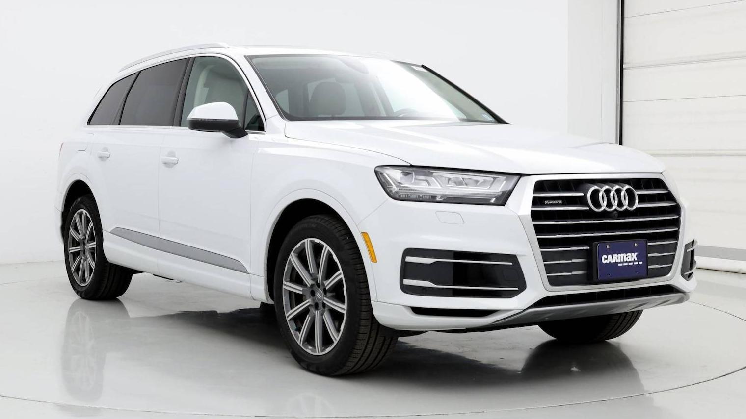 AUDI Q7 2019 WA1LAAF70KD047829 image