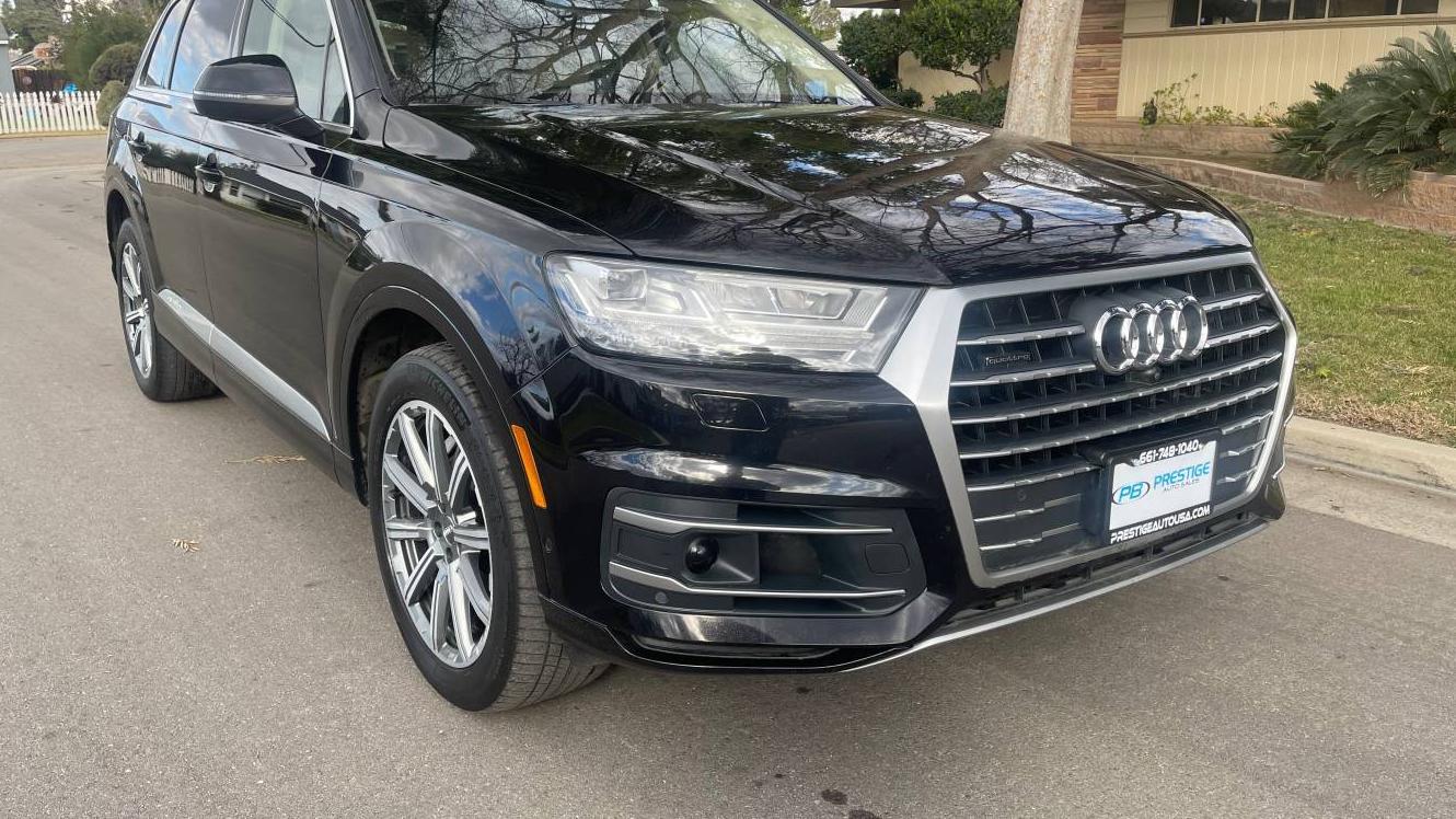 AUDI Q7 2019 WA1LAAF71KD009008 image