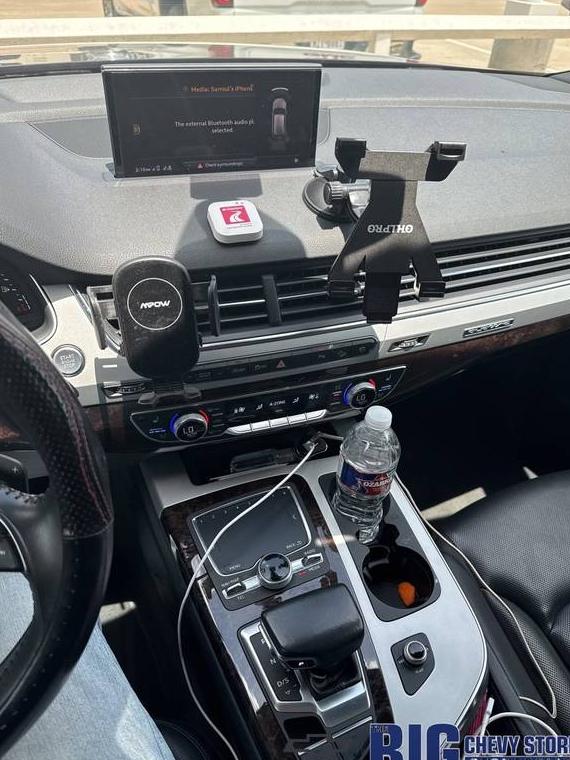 AUDI Q7 2019 WA1LHAF73KD031684 image
