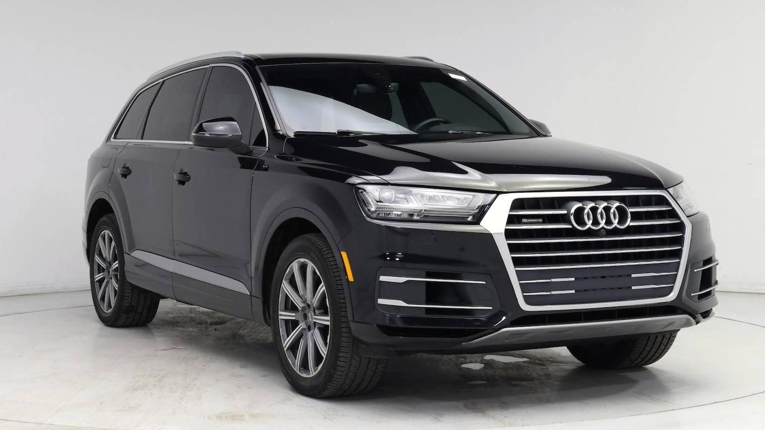 AUDI Q7 2019 WA1LAAF75KD002241 image