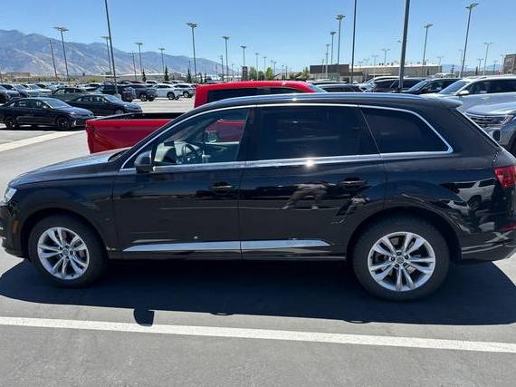 AUDI Q7 2019 WA1LAAF79KD002968 image