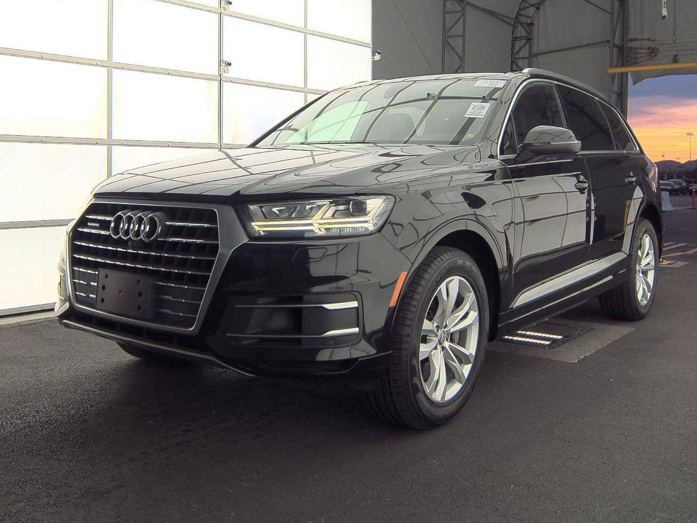 AUDI Q7 2018 WA1LAAF71JD021626 image