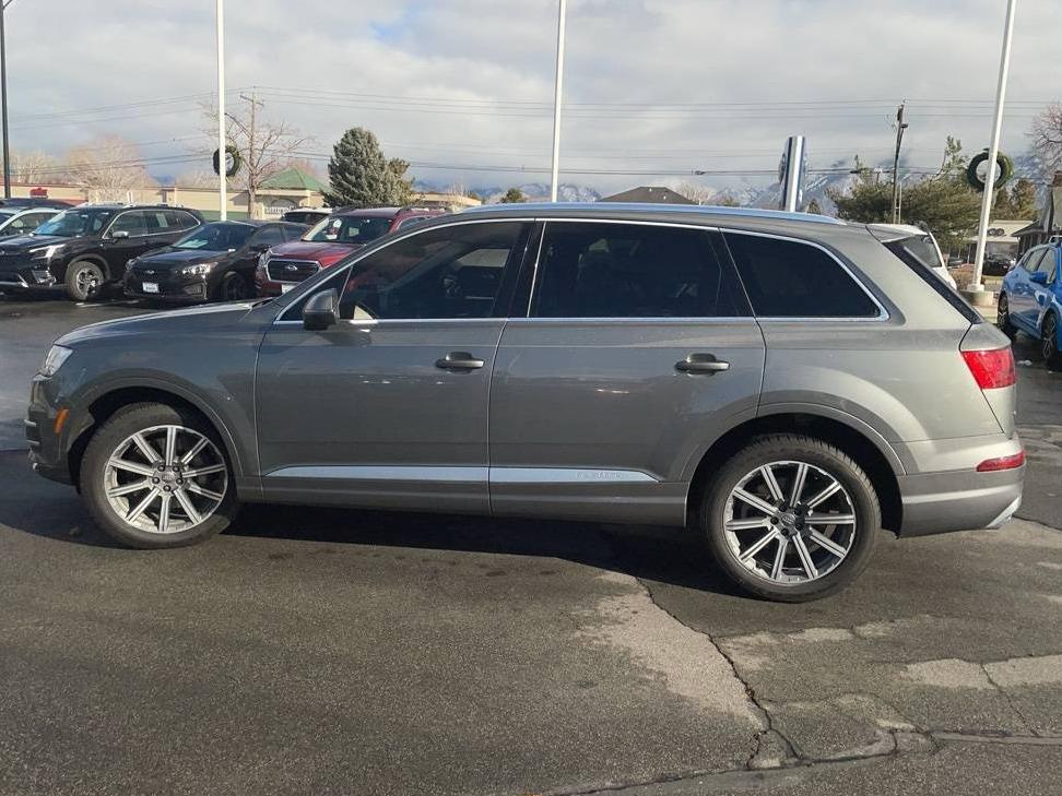 AUDI Q7 2018 WA1VAAF73JD017067 image