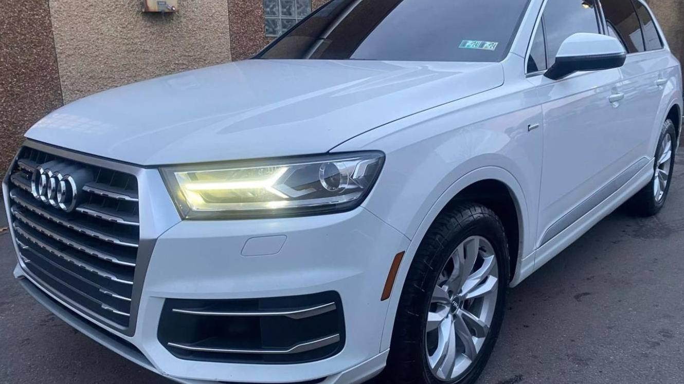 AUDI Q7 2018 WA1LAAF73JD018498 image