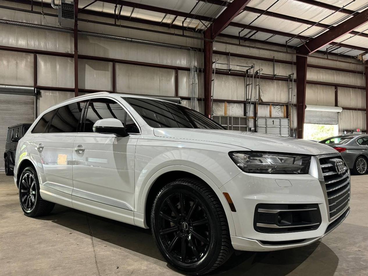 AUDI Q7 2018 WA1VAAF70JD020413 image