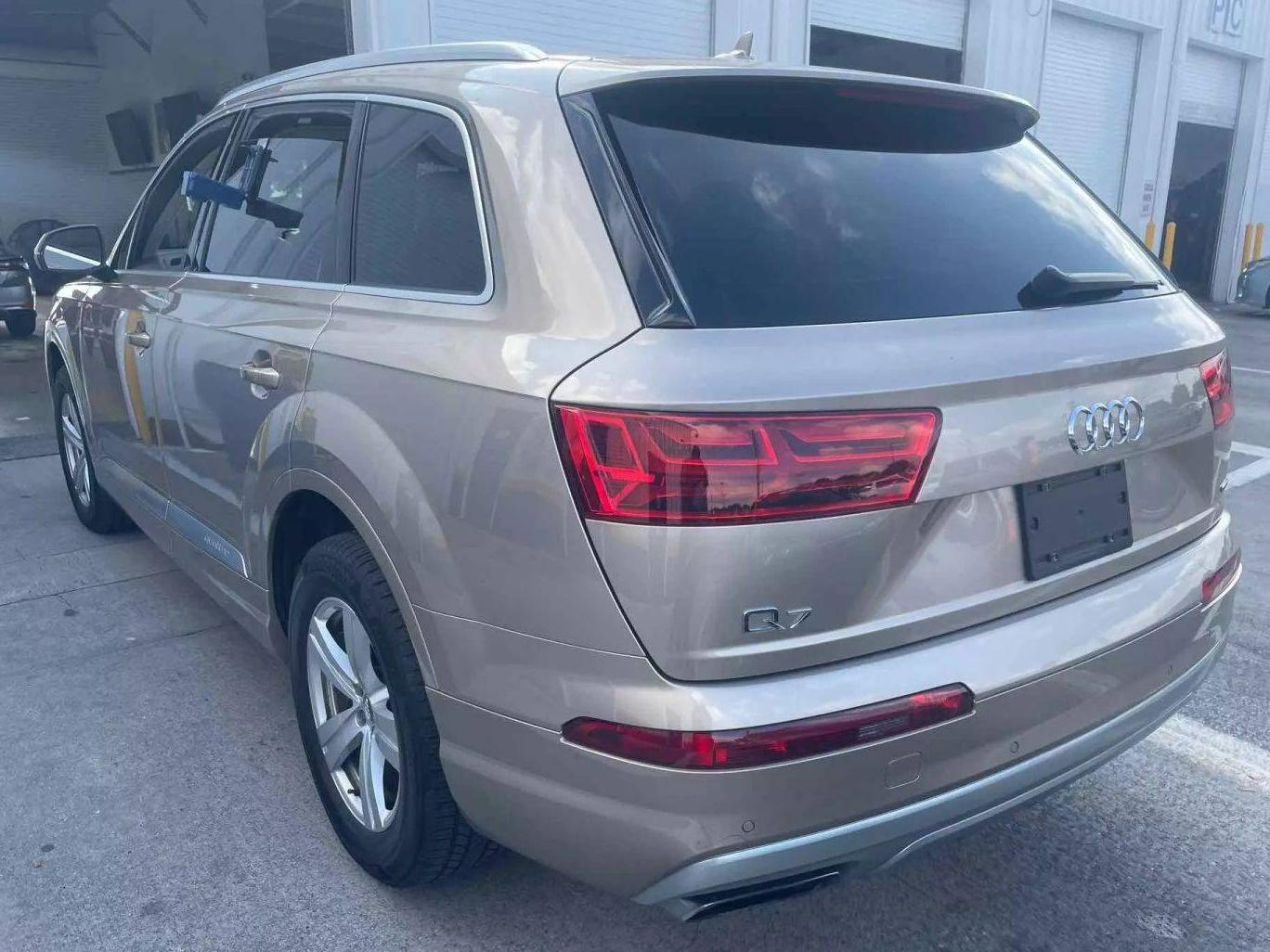 AUDI Q7 2018 WA1LHAF76JD004963 image