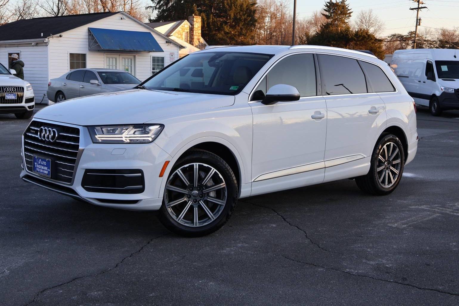 AUDI Q7 2017 WA1LAAF73HD035294 image