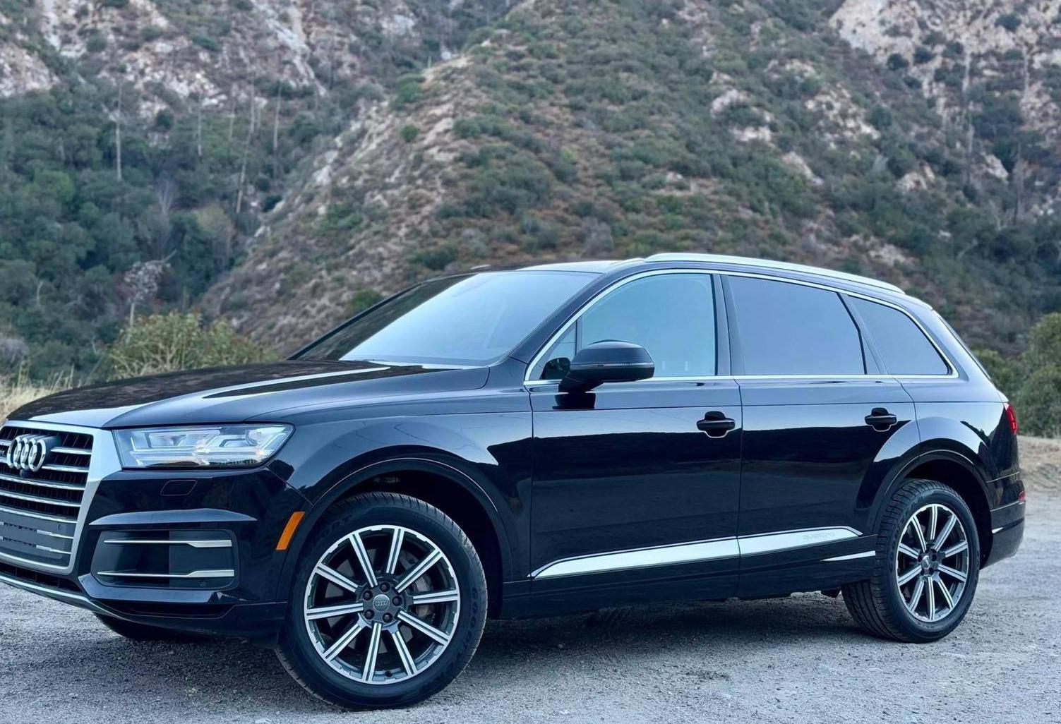 AUDI Q7 2017 WA1LAAF70HD028156 image