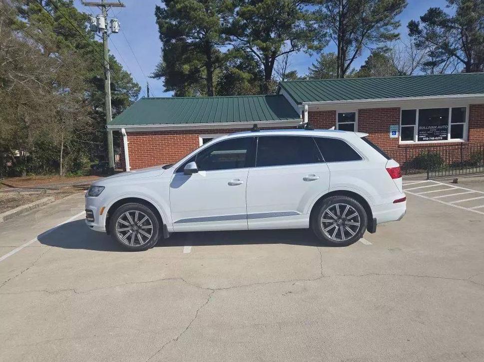 AUDI Q7 2017 WA1LAAF71HD004643 image