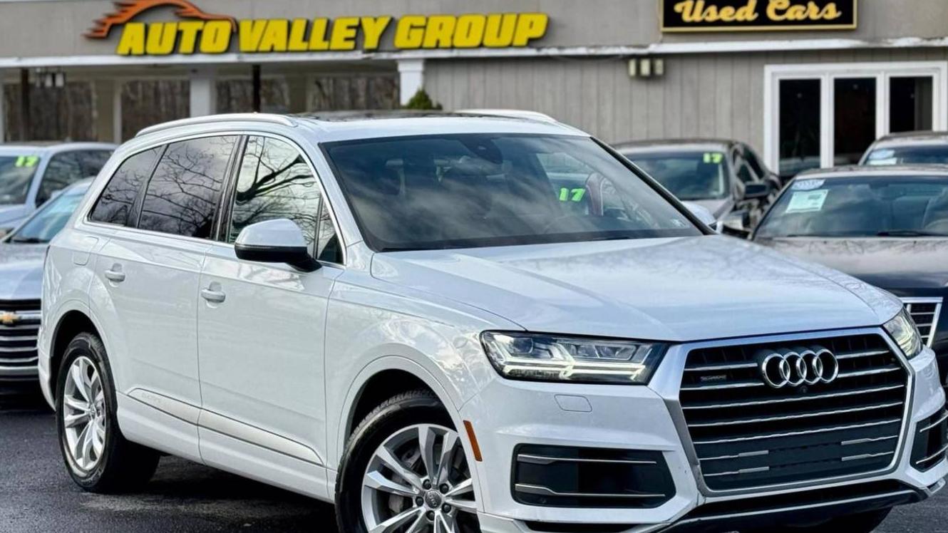 AUDI Q7 2017 WA1LAAF70HD059083 image