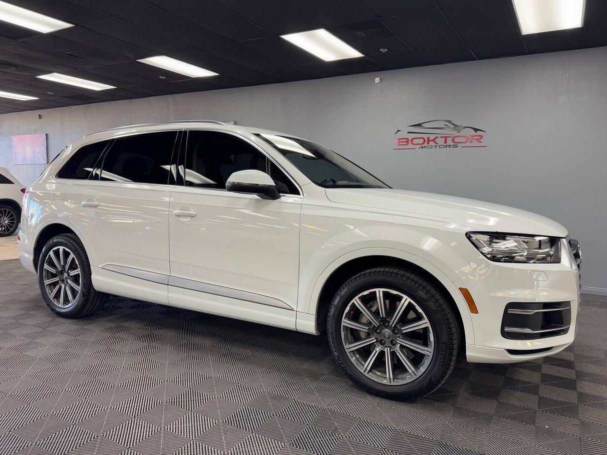 AUDI Q7 2017 WA1LAAF72HD022889 image