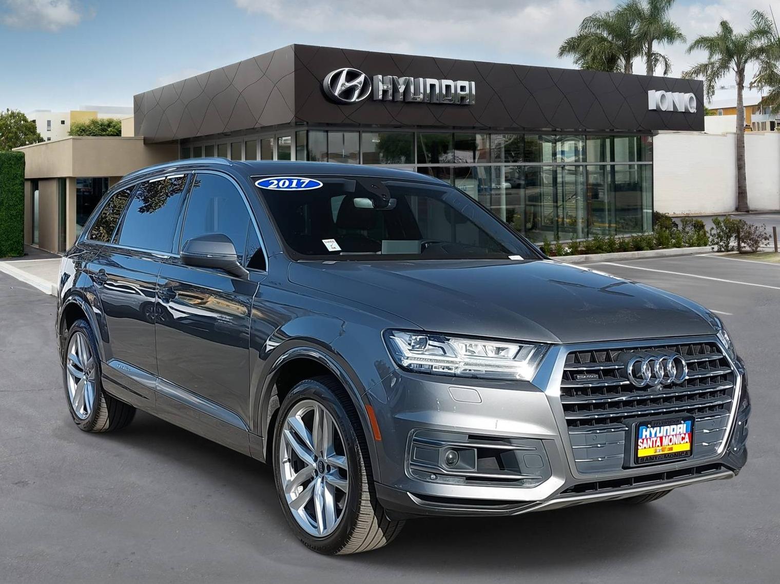 AUDI Q7 2017 WA1VAAF76HD023388 image