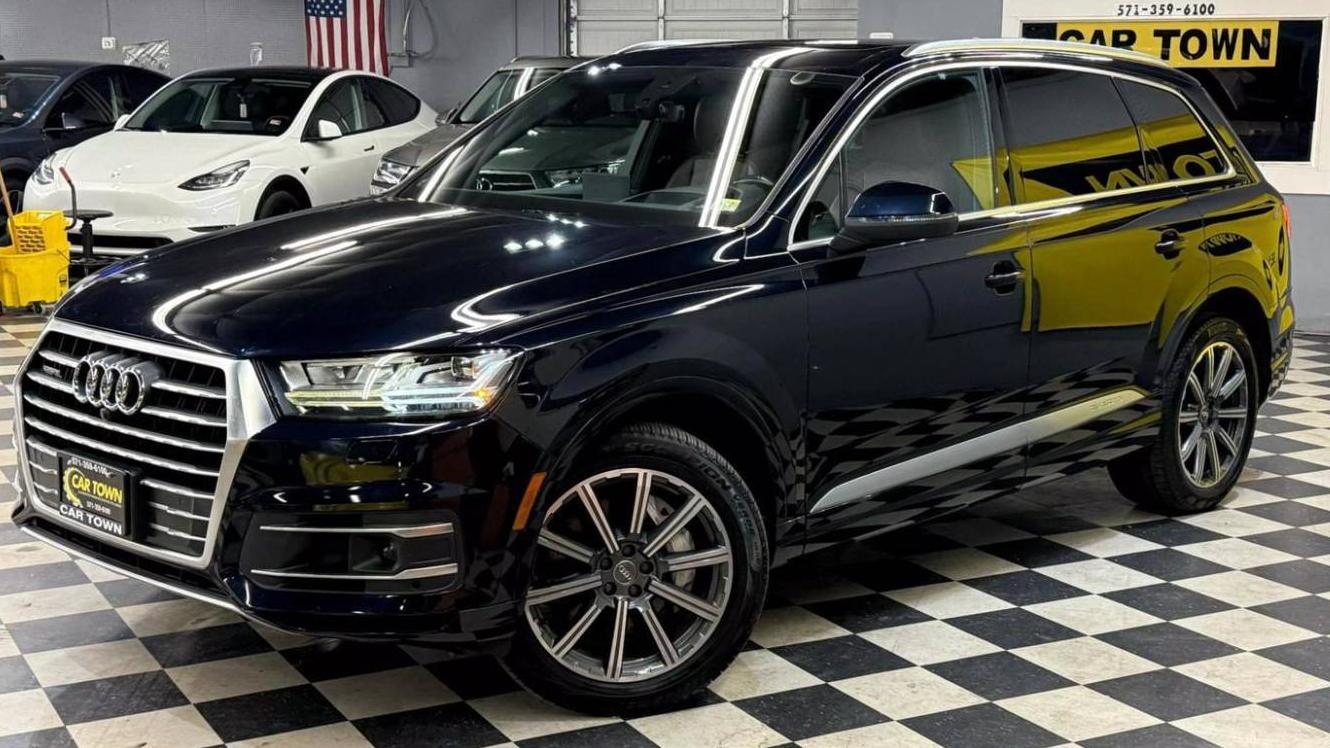 AUDI Q7 2017 WA1VAAF78HD027037 image