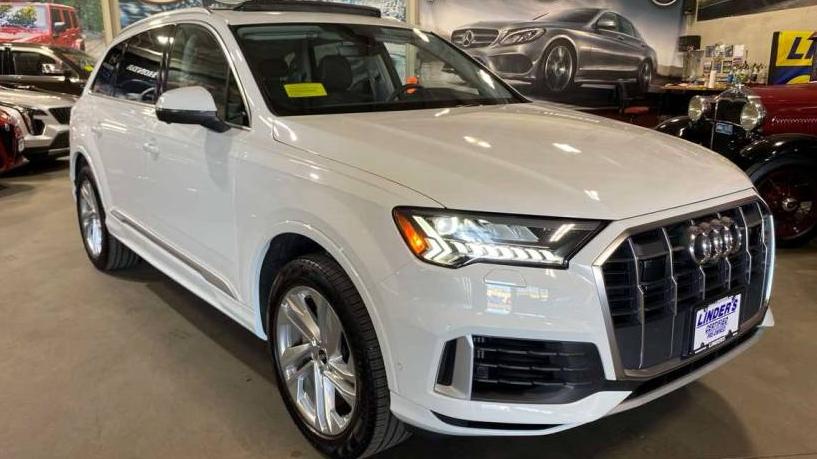 AUDI Q7 2024 WA1LXBF75RD004179 image