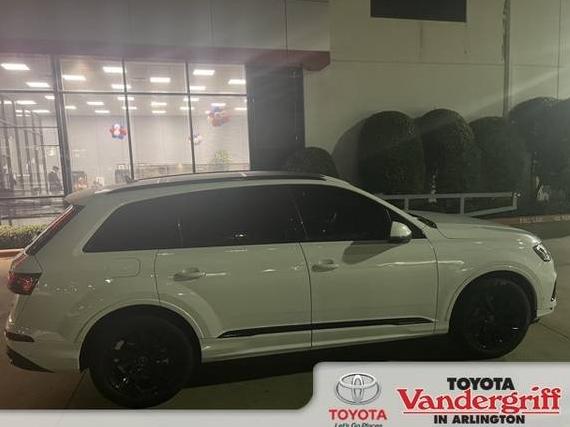 AUDI Q7 2024 WA1LXBF70RD004316 image