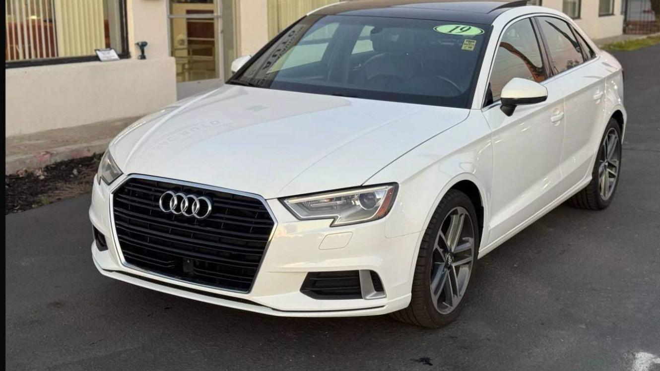 AUDI A3 2019 WAUAUGFF4K1015303 image