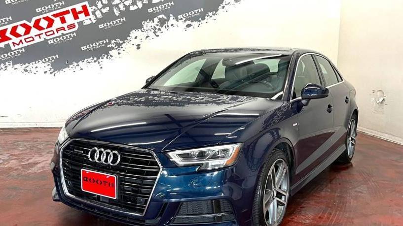 AUDI A3 2019 WAUJEGFF7KA082541 image