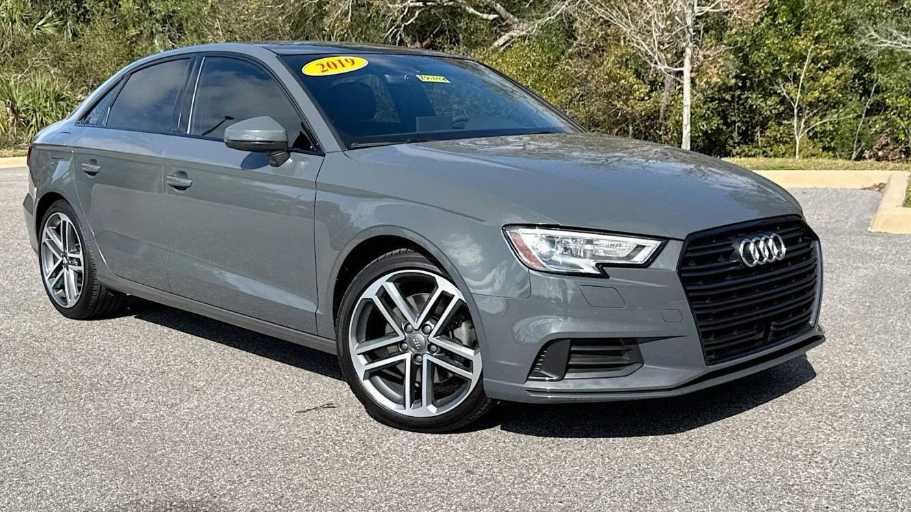 AUDI A3 2019 WAUAUGFF8KA101827 image