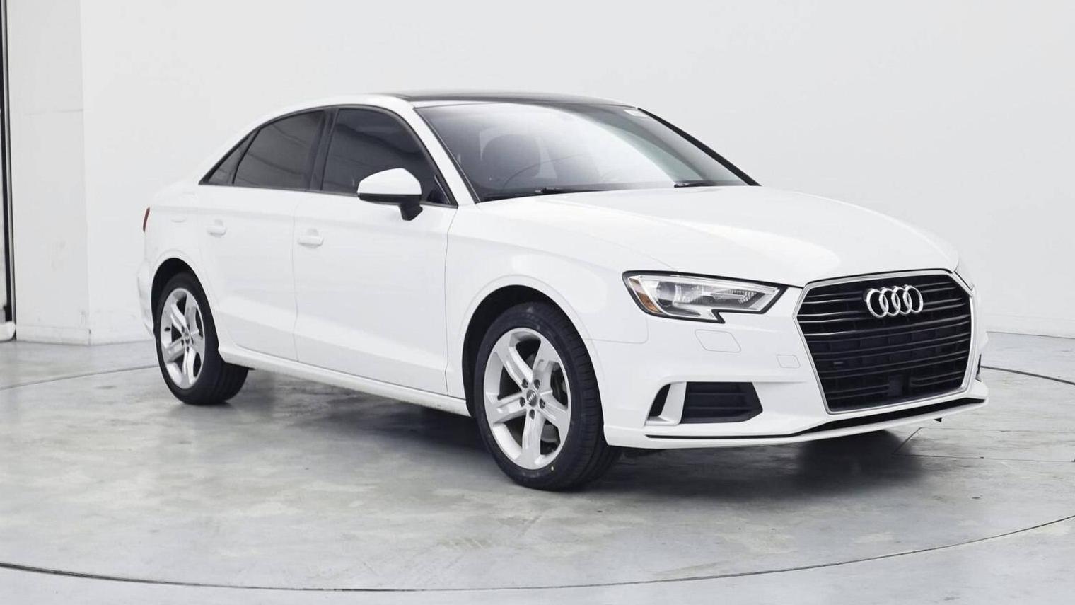 AUDI A3 2018 WAUAUGFF0J1084424 image