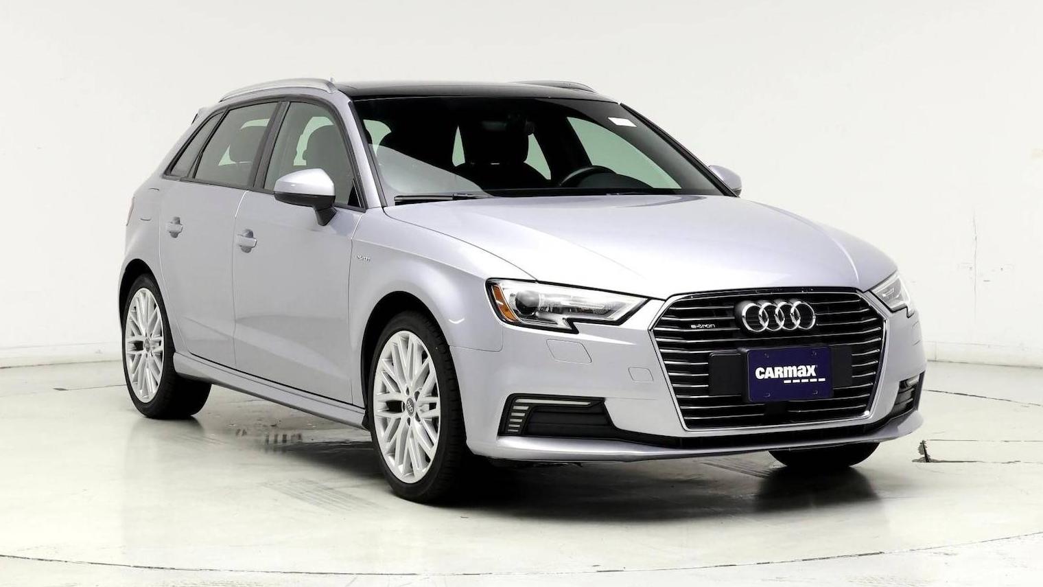 AUDI A3 2018 WAUUPBFF8JA071296 image