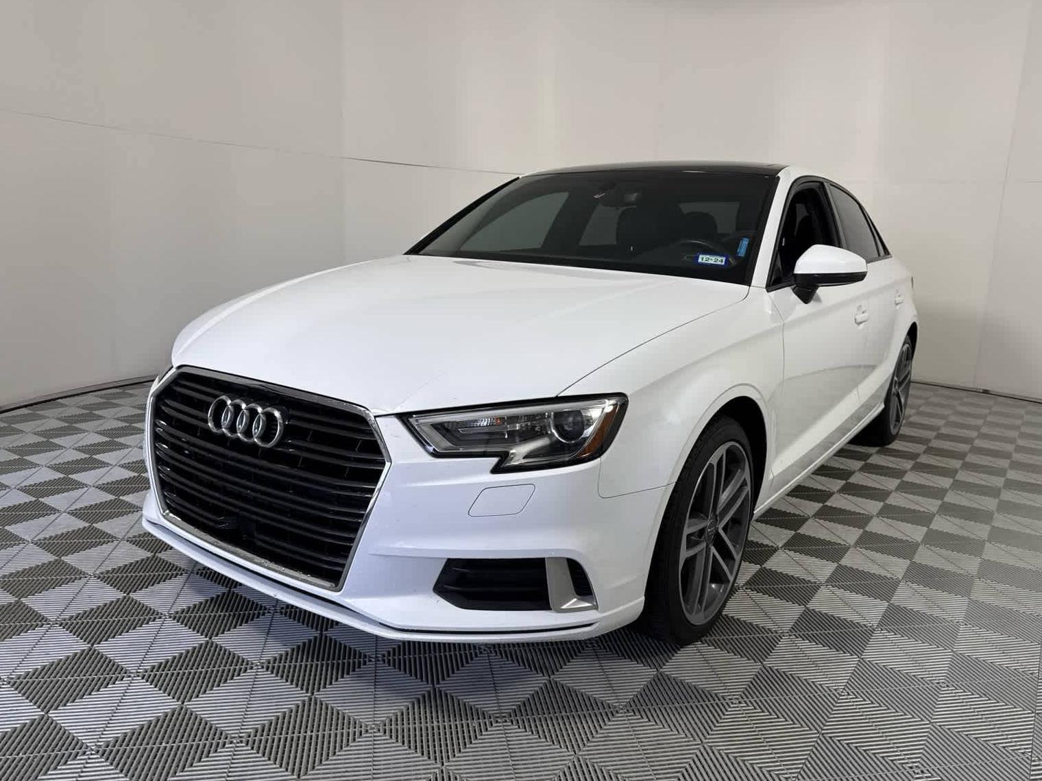 AUDI A3 2017 WAUAUGFF6H1046870 image