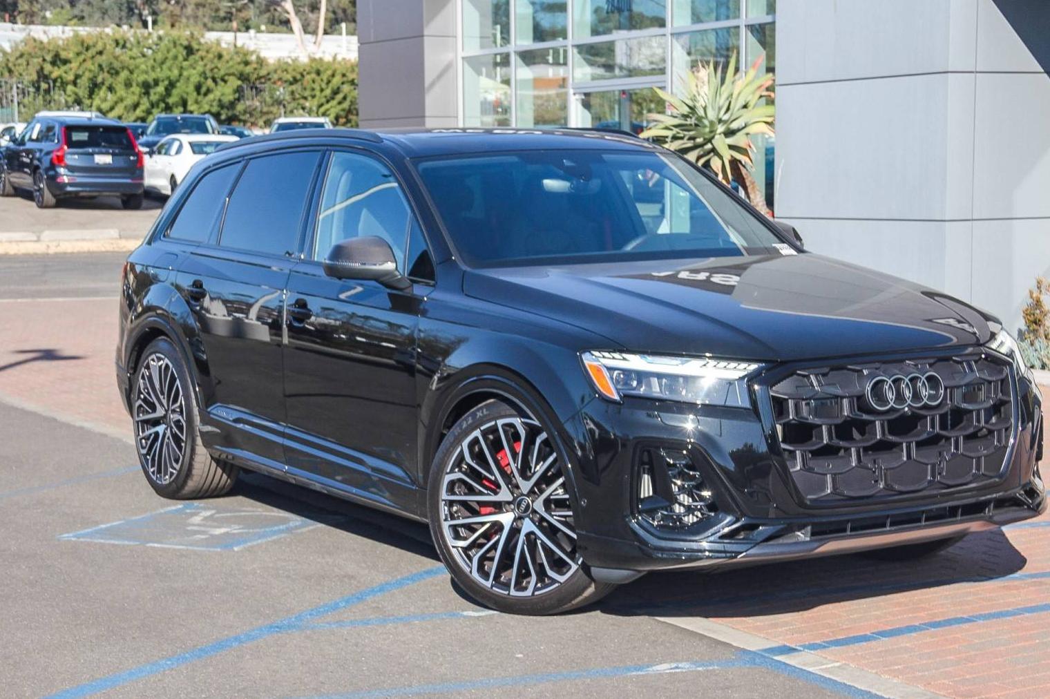 AUDI SQ7 2025 WA1VWBF7XSD003420 image