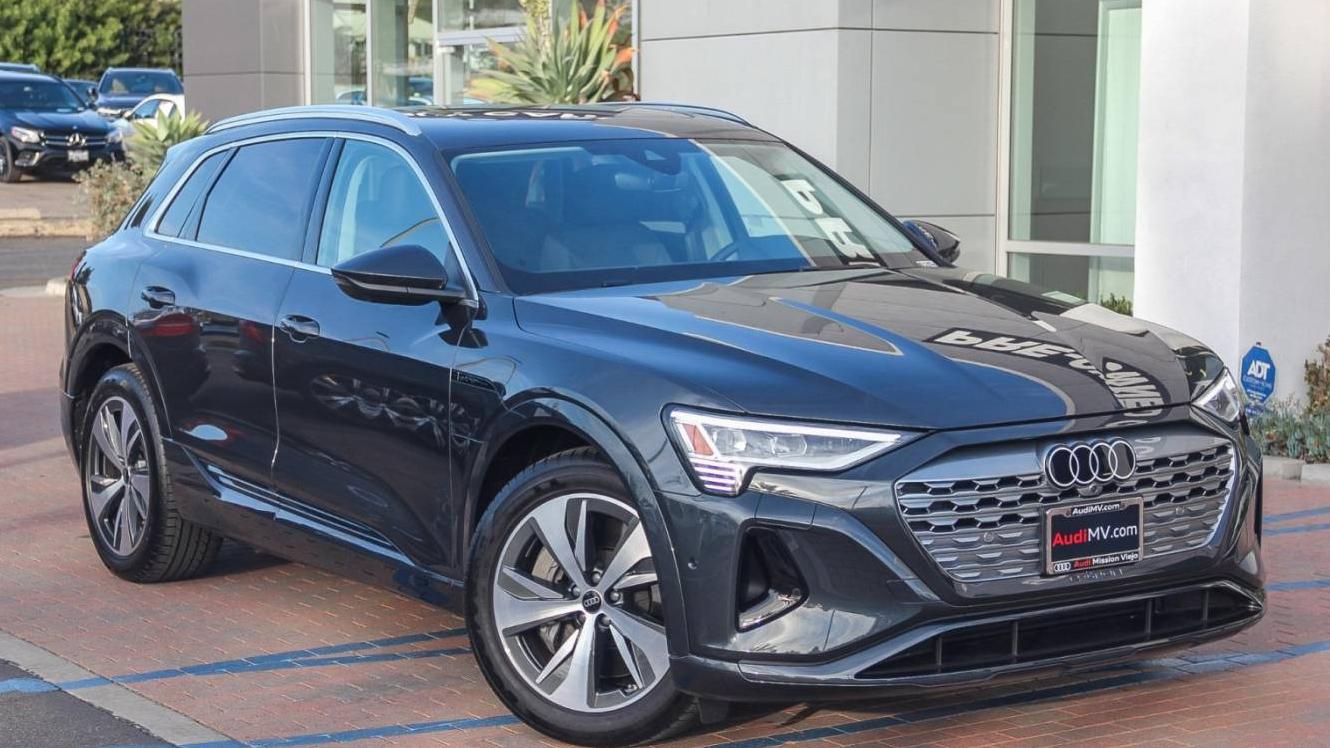 AUDI Q8 2024 WA15AAGE2RB054437 image