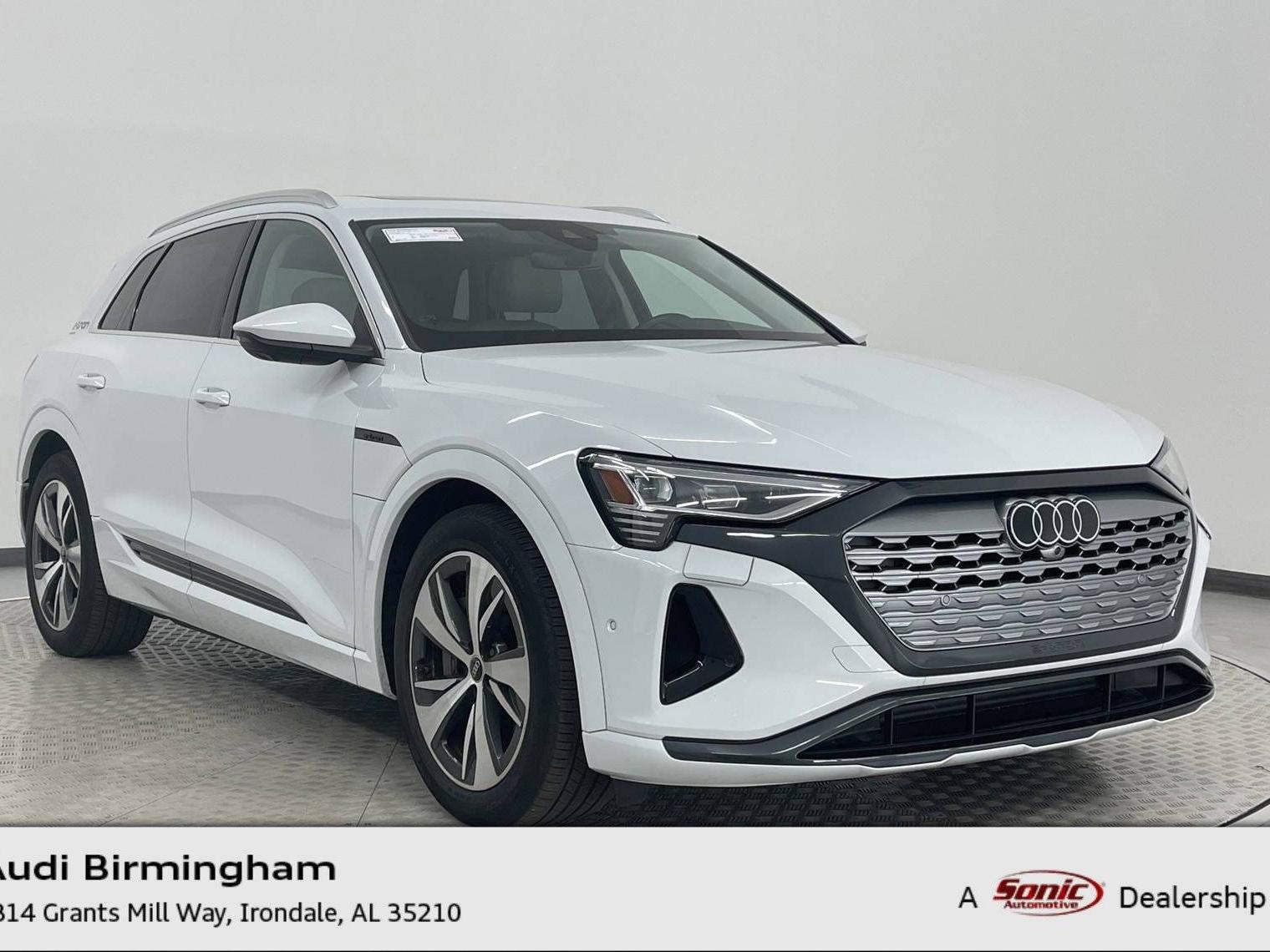 AUDI Q8 2024 WA15AAGE0RB027625 image