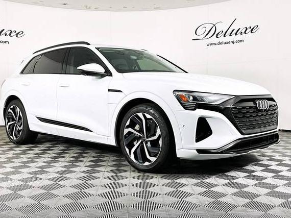 AUDI Q8 2024 WA15AAGEXRB038244 image