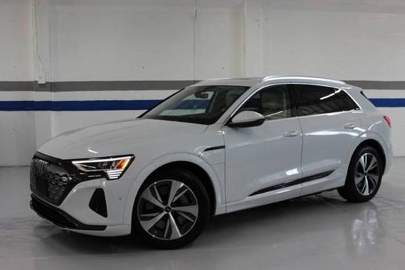 AUDI Q8 2024 WA15AAGE0RB033182 image AUDI Q8 2024 WA15AAGE0RB033182 image