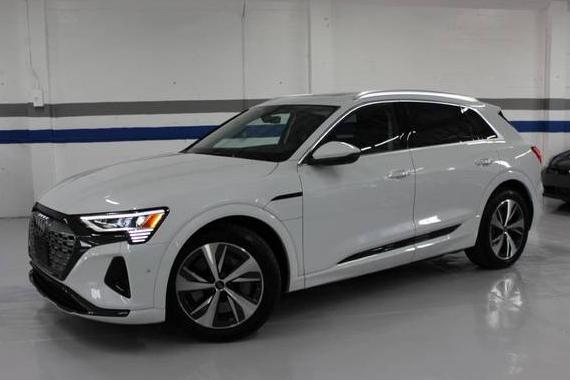 AUDI Q8 2024 WA15AAGE4RB031144 image AUDI Q8 2024 WA15AAGE4RB031144 image