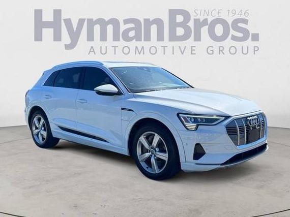 AUDI E-TRON 2019 WA1LAAGE8KB022637 image