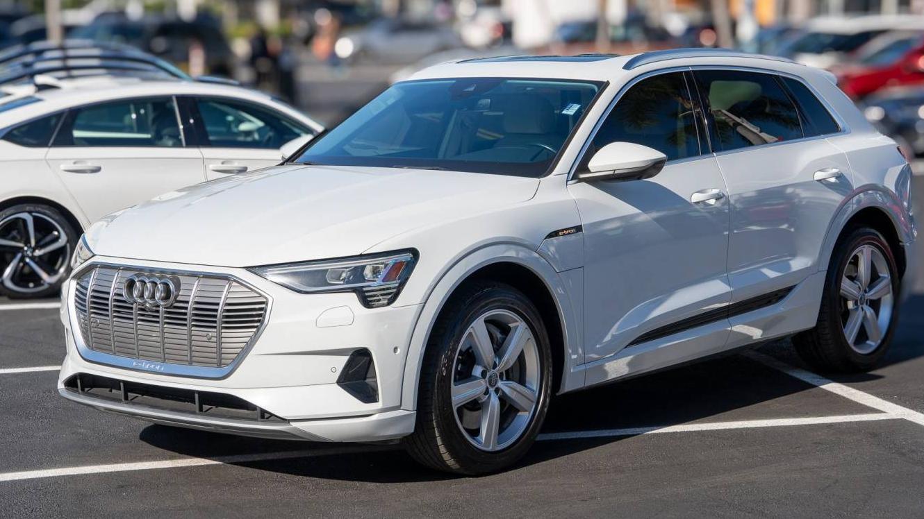 AUDI E-TRON 2019 WA1LAAGE3KB024473 image