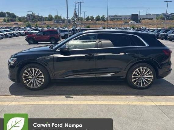 AUDI E-TRON 2019 WA1VABGE0KB023392 image