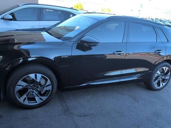 AUDI E-TRON 2022 WA1AAAGE8NB025856 image