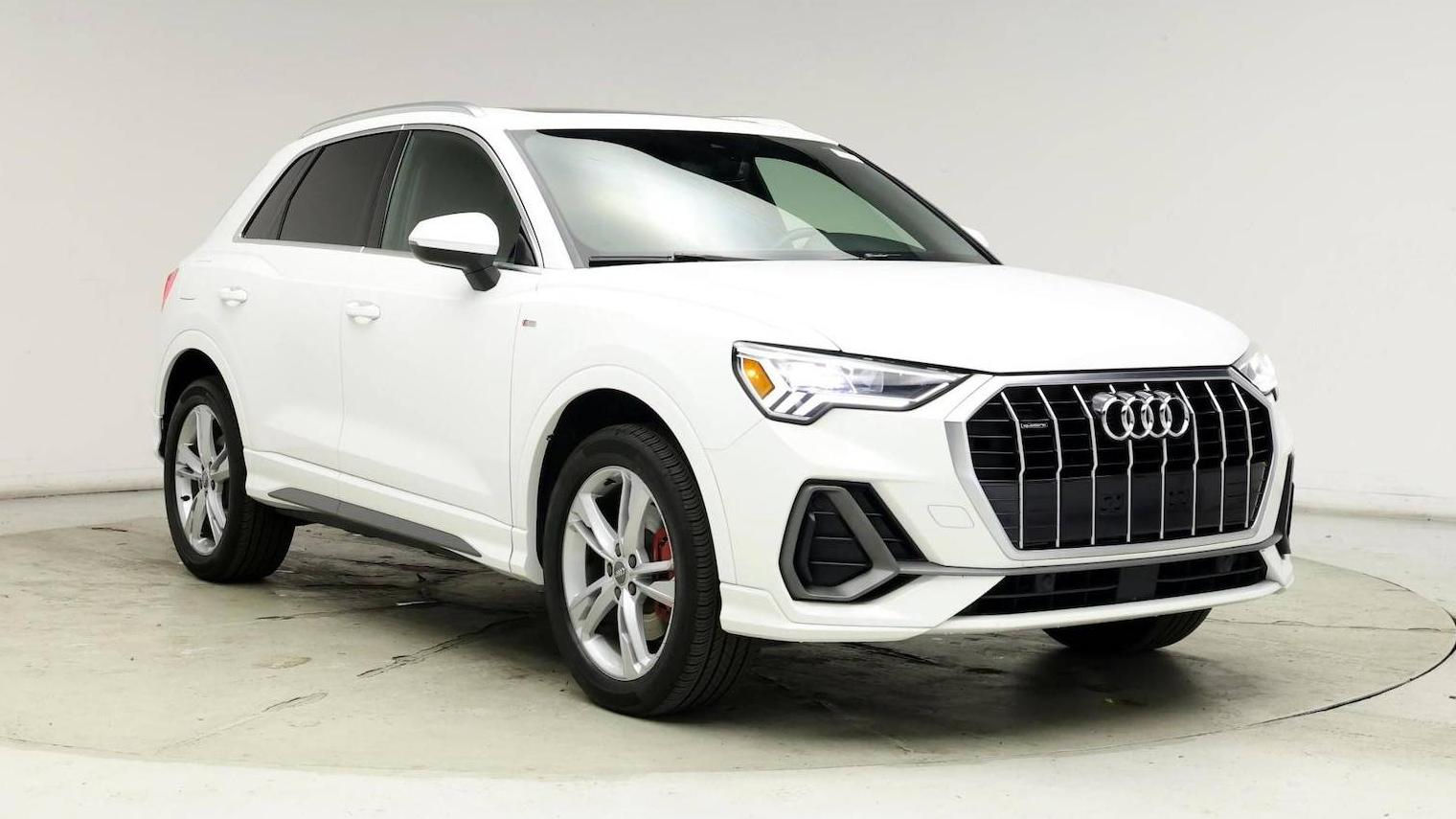 AUDI Q3 2020 WA1EECF31L1125396 image