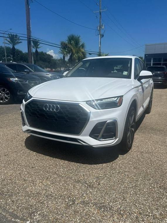 AUDI Q5 2024 WA1EAAFY5R2007382 image