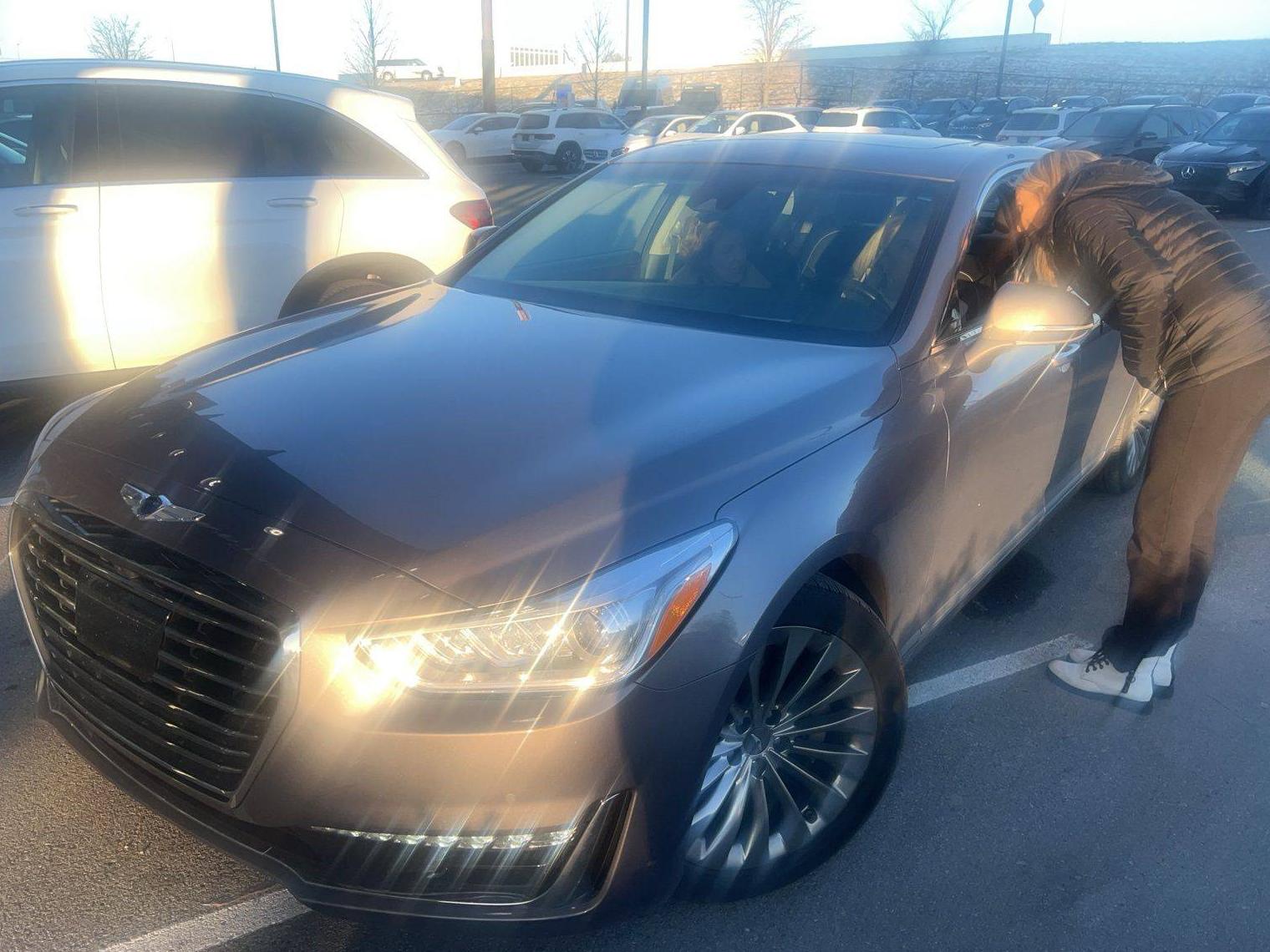 GENESIS G90 2018 KMHG34JA5JU046353 image