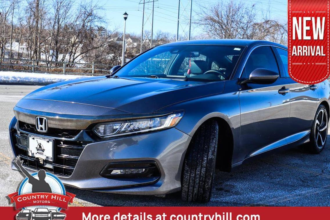 HONDA ACCORD 2018 1HGCV1E30JA221828 image