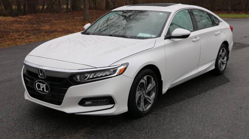 HONDA ACCORD 2018 1HGCV1F57JA154158 image