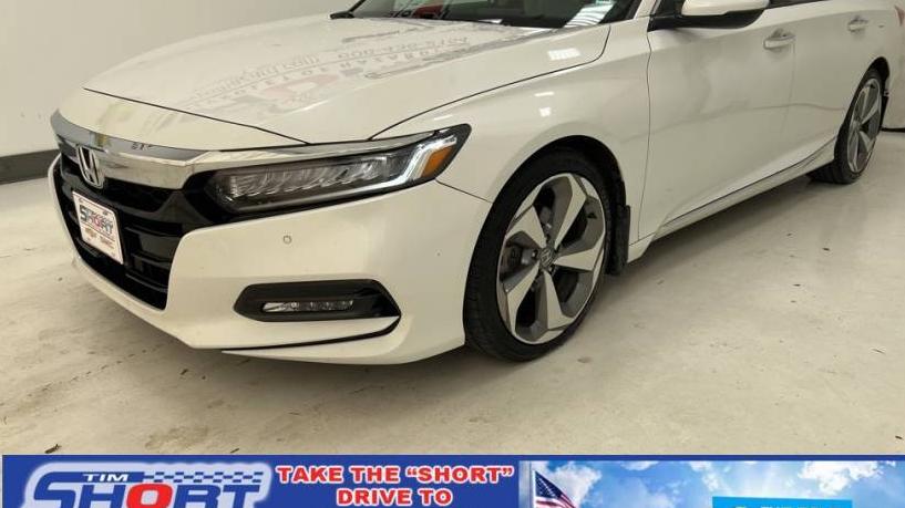 HONDA ACCORD 2018 1HGCV2F90JA049048 image