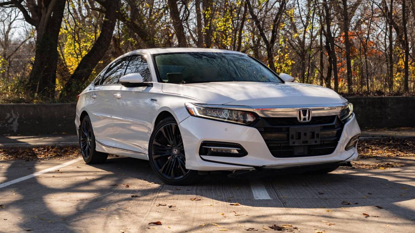 HONDA ACCORD 2018 1HGCV3F96JA002435 image